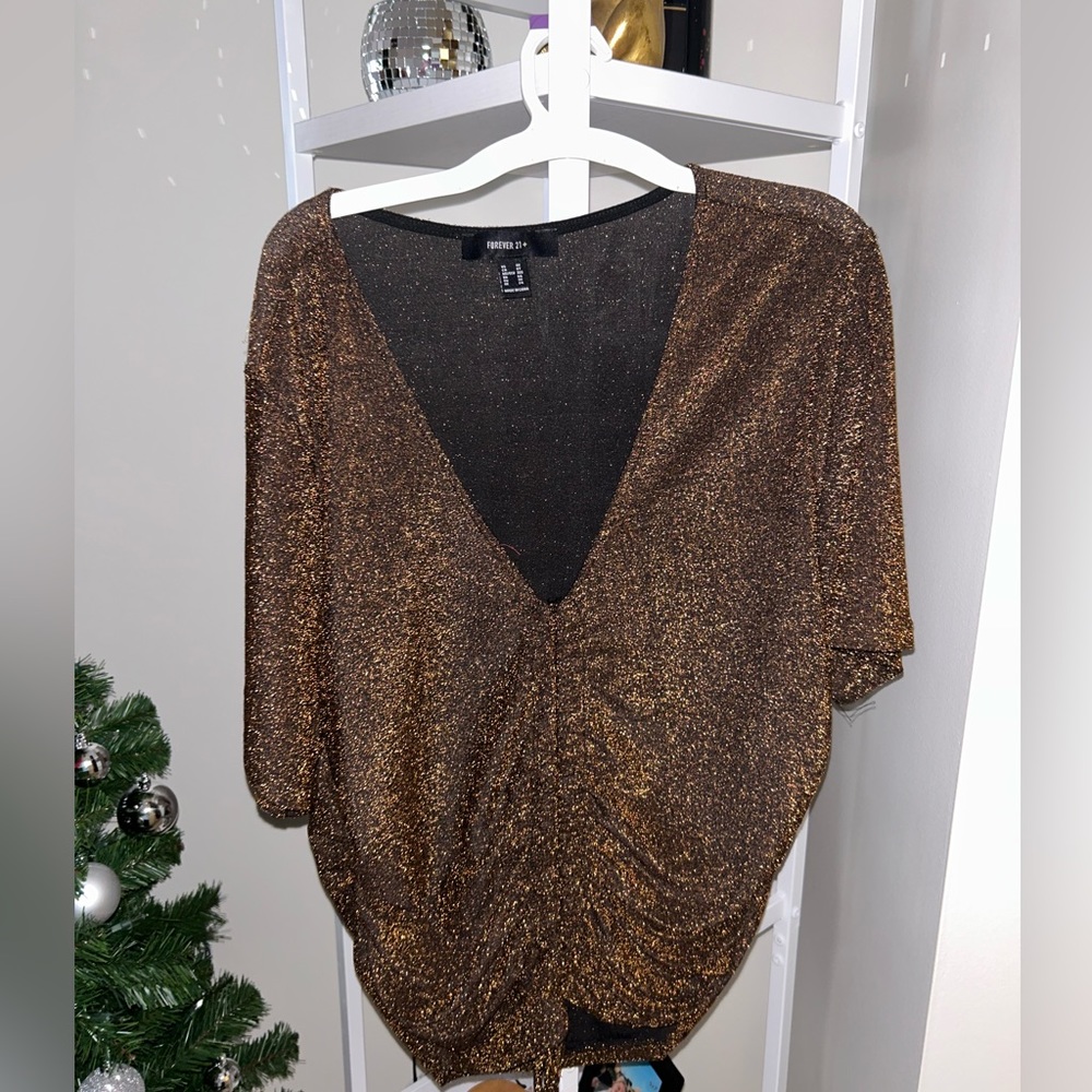 Forever 21 gold glittery top, never worn! Size 2X